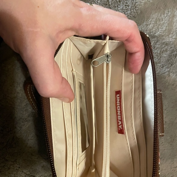 Ladies union bay wristlet wallet - Picture 4 of 5